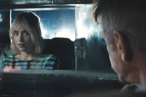 فيلم «داديو» من بطولة شون بن وداكوتا جونسون (سوني بيكتشرز)