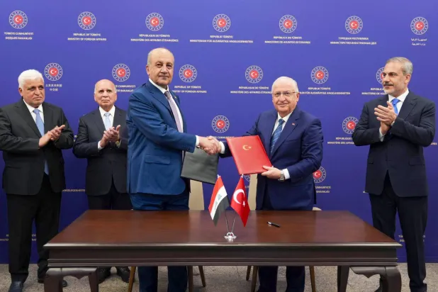وزيرا الدفاع العراقي والتركي يوقّعان مذكرة تفاهم لإنهاء خطر «العمال الكردستاني» (إكس)