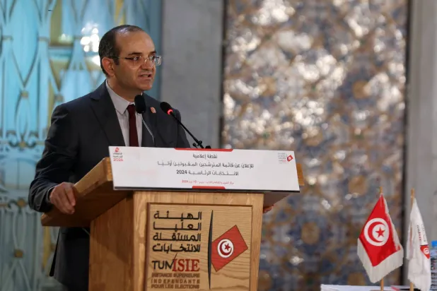 فاروق بوعسكر رئيس هيئة الانتخابات التونسية يقدم آخر المستجدات حول الانتخابات الرئاسية المقبلة (إ.ب.أ)