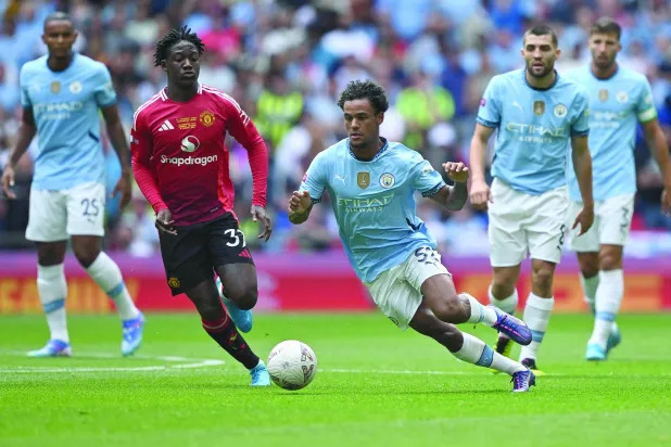 أوسكار بوب تألق في مباراة كأس الدرع الخيرية أمام مانشستر يونايتد (أ.ف.ب)