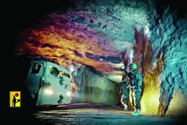 Hizbullah'ın bir videoda gösterdiği tüneldeki unsurlar ve füzeler (DPA)