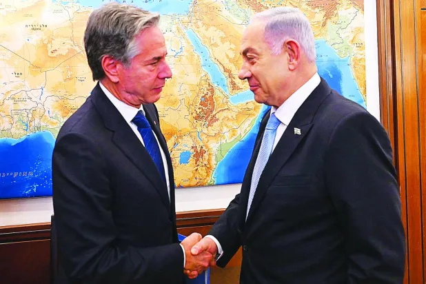 
مصافحة بين نتنياهو وبلينكن في مستهل لقائهما أمس (حاييم زاك - جي بي أو - د.ب.أ)