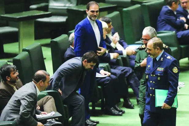 
نصیرزاده قبل إلقائه خطابه أمام النواب أمس (البرلمان الإيراني)