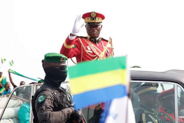 أوليغي نغيما الرئيس الانتقالي للغابون (أ.ف.ب)