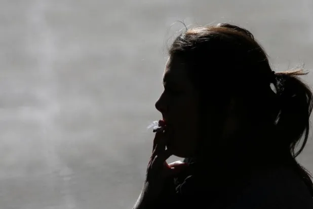 «التدخين الخفيف» قبل الحمل يمكن أن يسبب «مشاكل صحية كبيرة» للمولود الجديد (رويترز)
