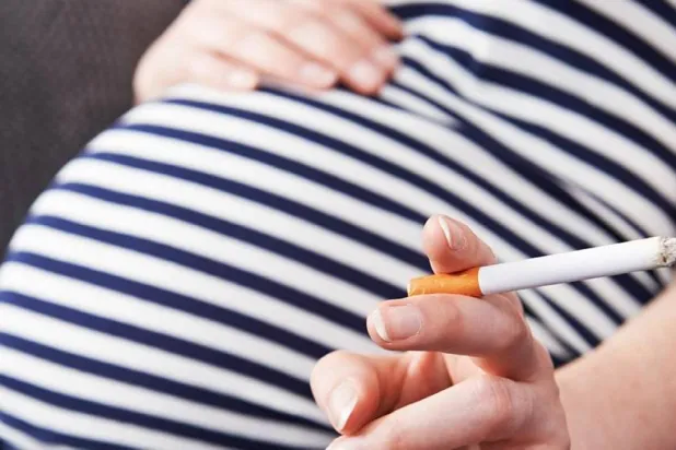 التدخين يضر بصحة الأم والجنين (جامعة كولومبيا)