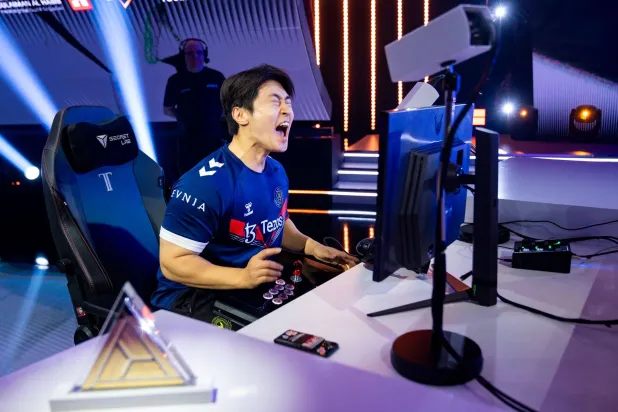 الياباني «أي أو» (الاتحاد السعودي للرياضات الإلكترونية)