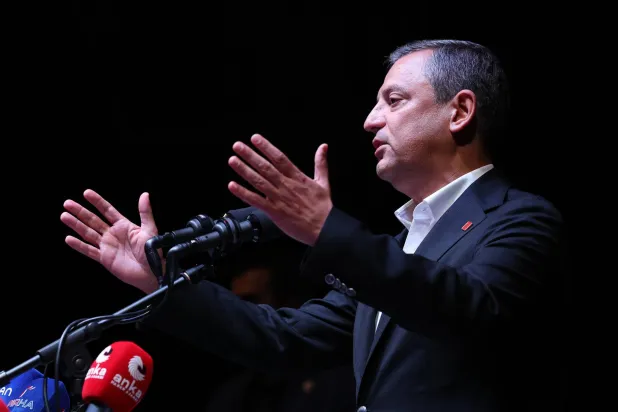 زعيم المعارضة التركية رئيس حزب الشعب الجمهوري أوزغور أوزيل (إكس)