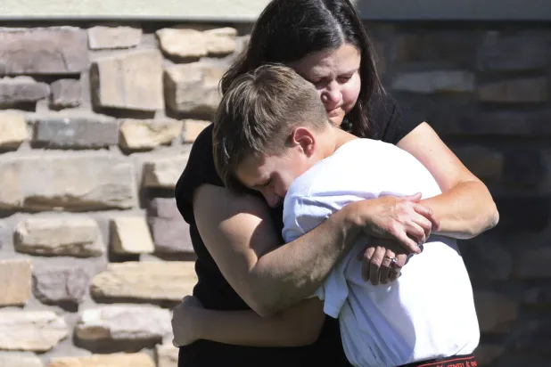 يحاول الناس تنميط الأحداث السيئة أو سوء الحظ كنوع من أنواع تهدئة النفس (أ.ب)