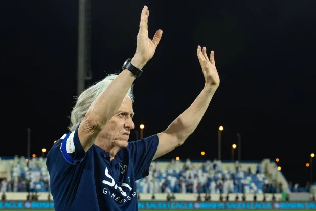 خيسوس يحتفل بالانتصار بعد نهاية اللقاء (نادي الهلال)