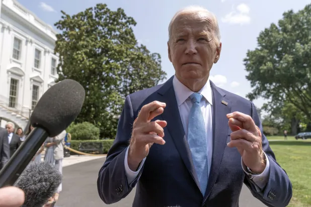 الرئيس الأميركي جو بايدن أعطى تعليماته باستمرار التواصل مع إسرائيل ويتابع الوضع بين إسرائيل و«حزب الله» من كثب (أ.ب)