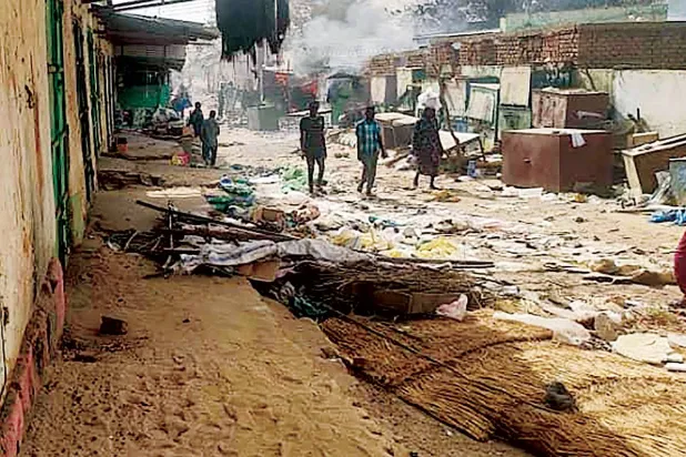 مدينة الجنينة عاصمة ولاية غرب دارفور أكثر مدن الإقليم تأثراً بالحروب على مدى سنوات (أ.ف.ب)