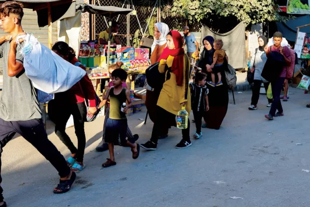 Deyr el-Beleh Belediyesi 72 saat içinde 250 bin kişinin zorla yerinden edildiğini açıkladı (Reuters)