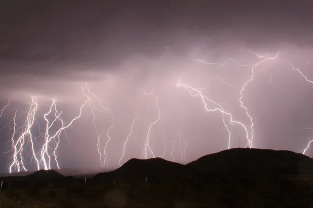 تقتل الصواعق في الهند 1900 شخص سنوياً في رقم هو الأعلى عالمياً (رويترز)