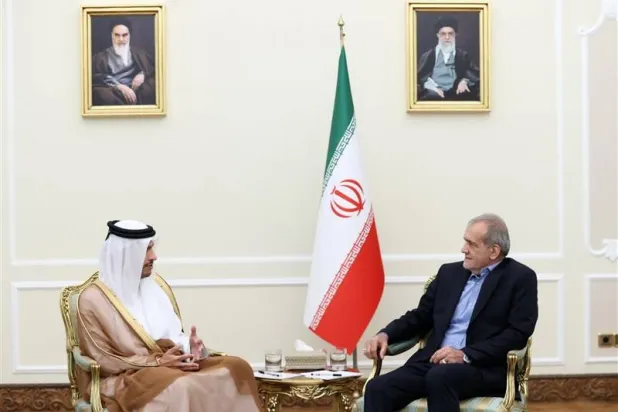 بزشكيان ورئيس الوزراء وزير الخارجية القطري الشيخ محمد بن عبد الرحمن آل ثاني (وكالة إرنا)