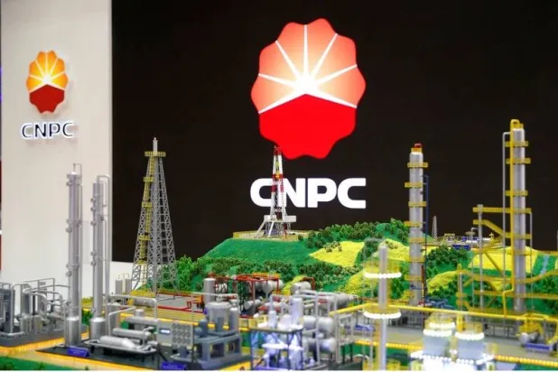 شعار شركة البترول الوطنية الصينية (CNPC) بمؤتمر الغاز العالمي في باريس (رويترز)