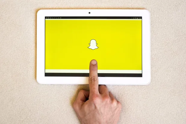 من غير الواضح سبب انتظار «سناب شات» حتى الآن لإحضار تطبيقها إلى «آيباد» (شاترستوك)