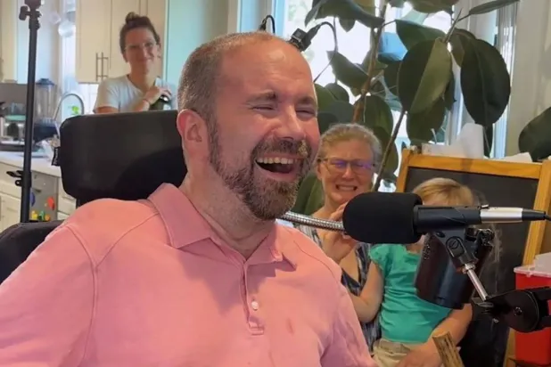 كيسي هاريل رجل يبلغ من العمر 45 عاماً يعاني من التصلب الجانبي الضموري (UC Davis Health)