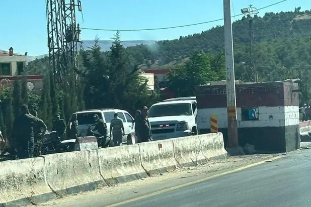 السيارة المستهدفة على طريق بيروت - دمشق صباح الأربعاء (متداولة)