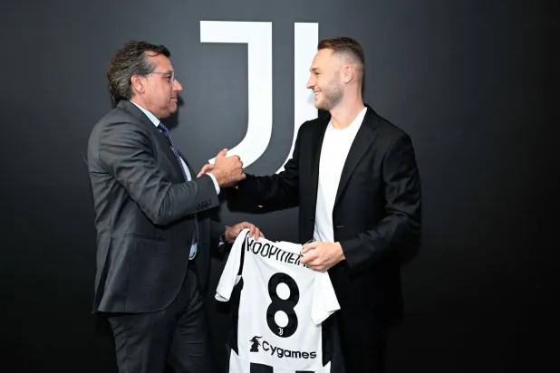 الهولندي تون كومباينرس يرتدي قميص السيدة العجوز بعد مفاوضات طويلة (يوفنتوس الإيطالي) 