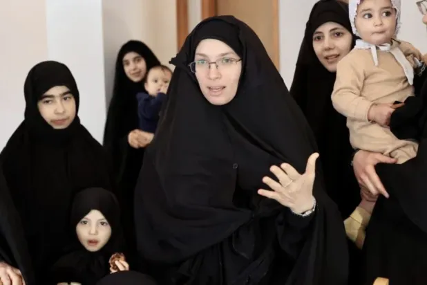 أرشيفية لنساء وفتيات من طائفة "ليف طاهور" اليهودية المتشددة 