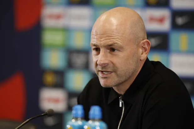 لي كارسلي (رويترز)