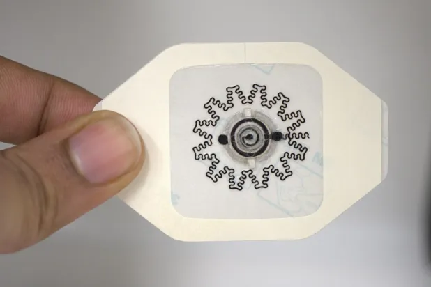 Suyla çalışan yara bandı, pahalı yöntemler karşısında umut veren bir alternatif sunuyor (Rajaram Kaveti)