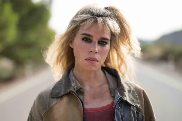 Kara komedi türündeki KAOS'un çekimlerine, 22 Ağustos 2022'de İspanya'da başlanmıştı (Netflix)