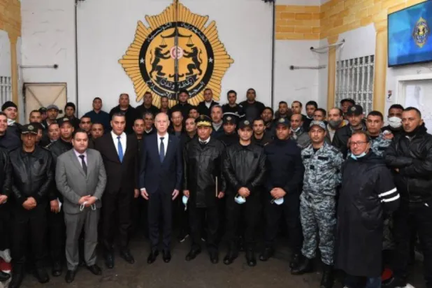 الرئيس التونسي في زيارة سابقة لزنازين سجن المرناقية (موقع الرئاسة التونسية)