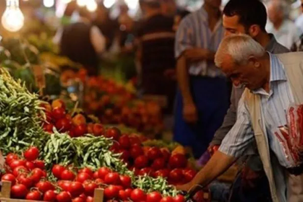 إحدى الأسواق الشعبية في إسطنبول (أرشيفية)