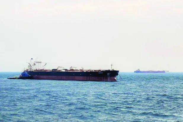 ناقلة بحرية في مياه اليمن (أرشيفية - شركة الإنقاذ الهولندية بوسكاليس)