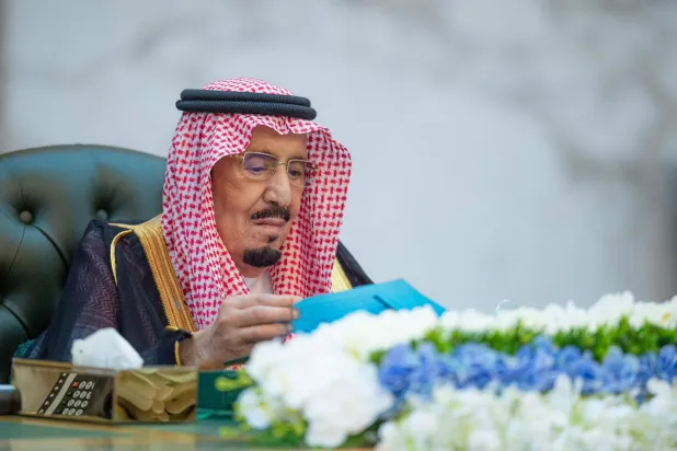 الملك سلمان بن عبد العزيز مترئّساً جلسة مجلس الوزراء (واس)