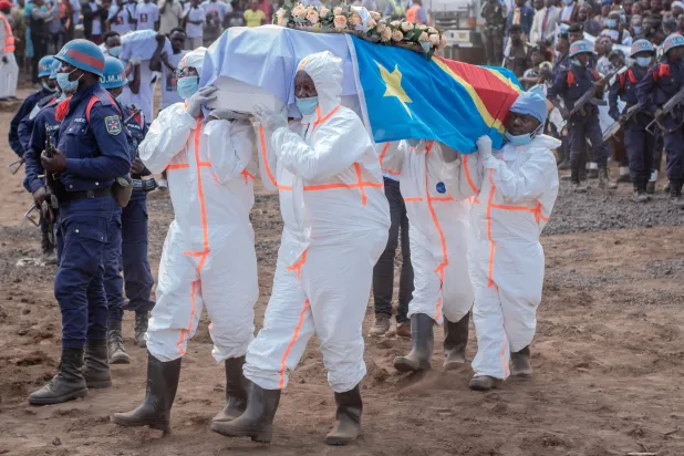 نعش أحد النازحين داخلياً الذين لقوا حتفهم نتيجة للصراع مع رواندا في غوما بجمهورية الكونغو الديمقراطية 2 سبتمبر 2024 (إ.ب.أ)