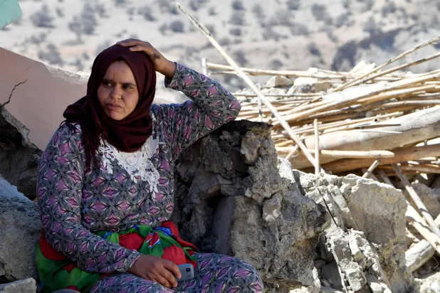 جانب من الدمار الذي سببه زلزال المغرب في إحدى القرى وسط الجبال (أ.ف.ب)