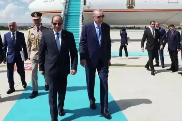إردوغان استقبل السيسي في مطار أنقرة في إسطنبول (من البث المباشر لوصول الرئيس المصري)