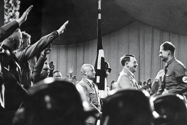 وجوه حول هتلر: محاولة مغايرة لفهم التجربة النازية