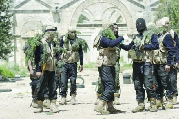 عناصر من «هيئة تحرير الشام» في إحدى مناطق شمال غربي سوريا (المرصد السوري لحقوق الإنسان)