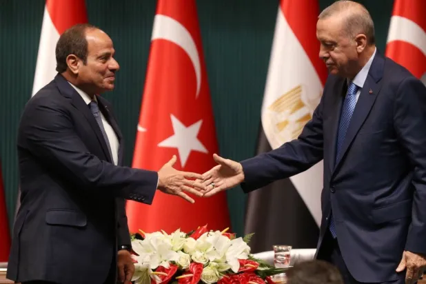 Mısır ve Türkiye cumhurbaşkanları dün Ankara'da yaptıkları ortak basın toplantısının ardından (EPA)