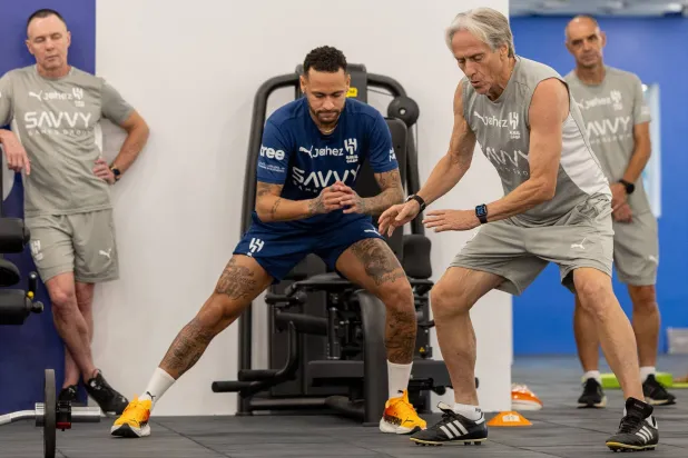 خيسوس يرى أن نيمار ليس جاهزاً بعد للمشاركة مع الهلال (الهلال)