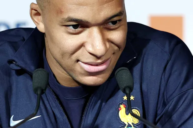 كيليان مبابي خلال حديثه في المؤتمر الصحافي (أ.ف.ب)