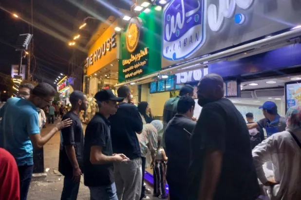 بعض المحلات يتطلب قوائم انتظار رغم الغلاء (الشرق الأوسط)