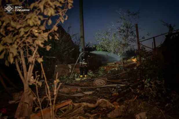 آثار الهجوم الجوي الروسي ليلاً على أوكرانيا (رويترز)