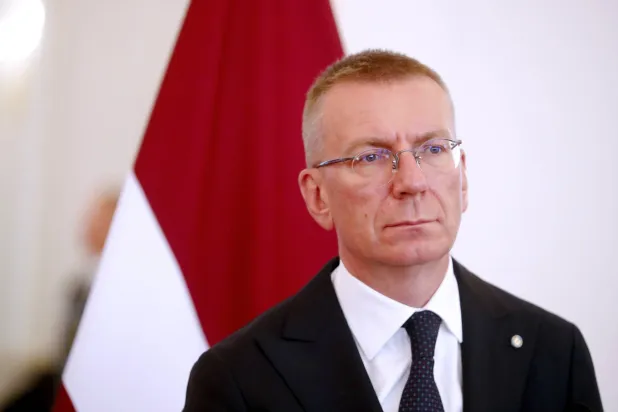 رئيس لاتفيا إدغارز رينكيفيكس (إ.ب.أ)