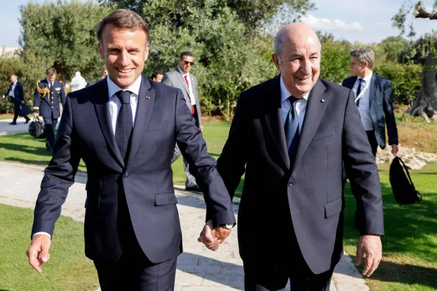 شهدت الشهور الأخيرة توتراً حاداً في علاقات الجزائر بفرنسا (أ.ف.ب)