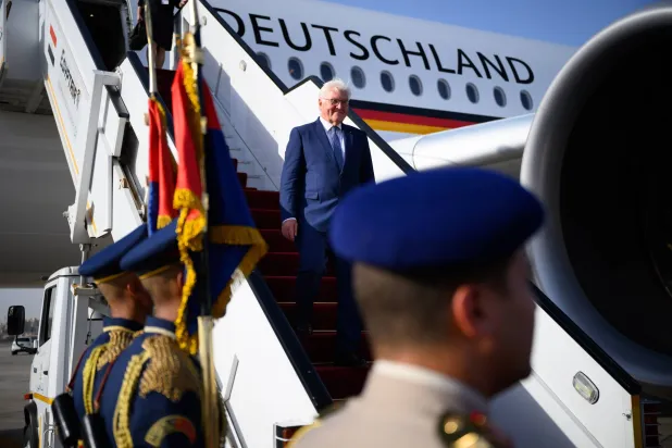 الرئيس الألماني فرانك - فالتر شتاينماير لدى وصوله إلى القاهرة (د.ب.أ)