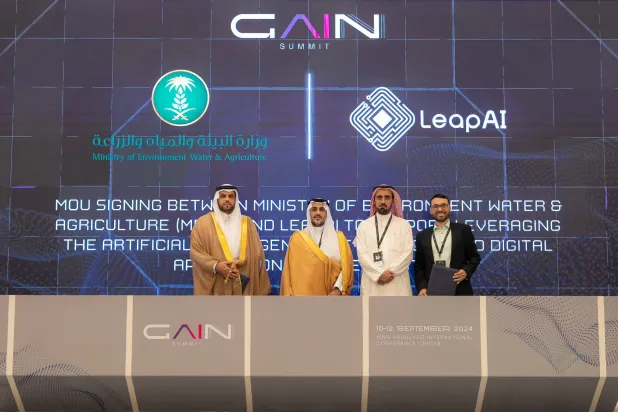 إحدى الاتفاقيات المبرمة من قبل وزارة البيئة والمياه والزراعة على هامش القمة (الشرق الأوسط)