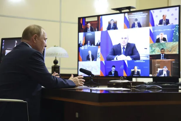 الرئيس الروسي يرأس اجتماعاً لأعضاء الحكومة عبر الفيديو  (رويترز)