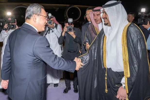 Chinese Premier Li Qiang arriving in Riyadh, Saudi Arabia (Chinese Foreign Ministry)