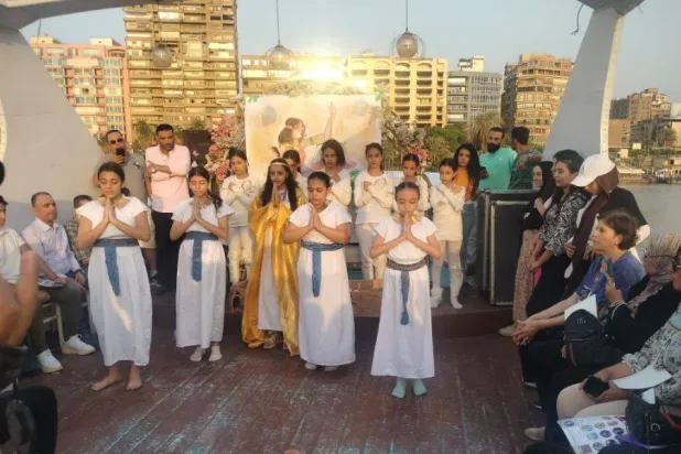 فرقة حدوتة مصرية تقدم قوانين ماعت (الشرق الأوسط)