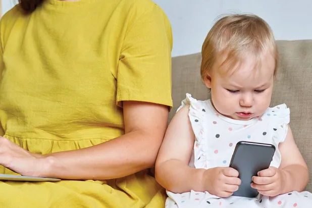 الشاشات أصبحت جزءاً لا يتجزأ من حياة الأطفال (جامعة ولاية أوهايو)